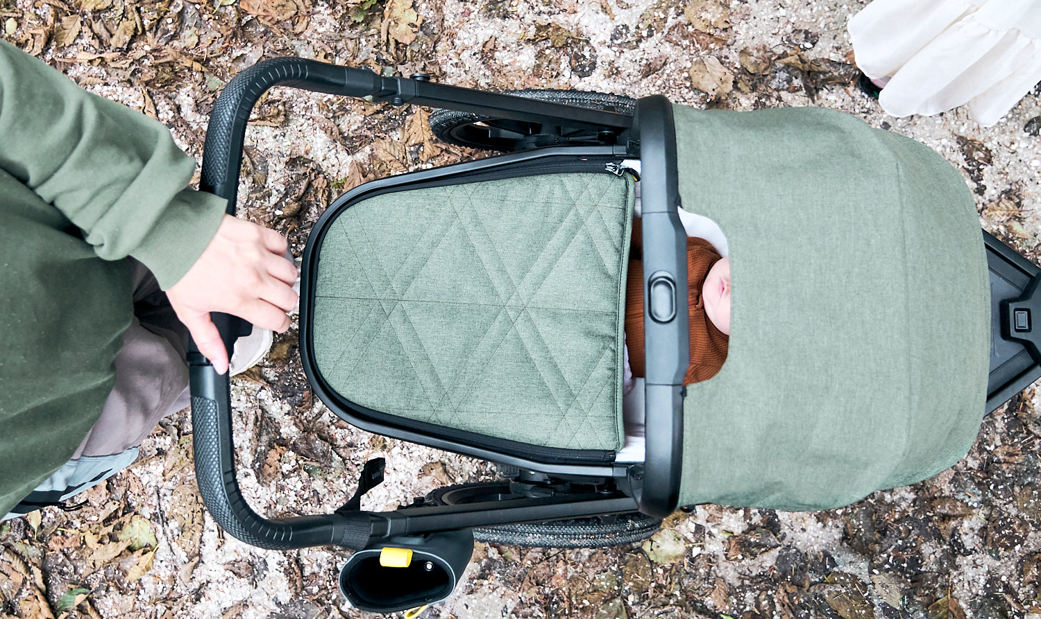 Bassinet lifestyle image 1